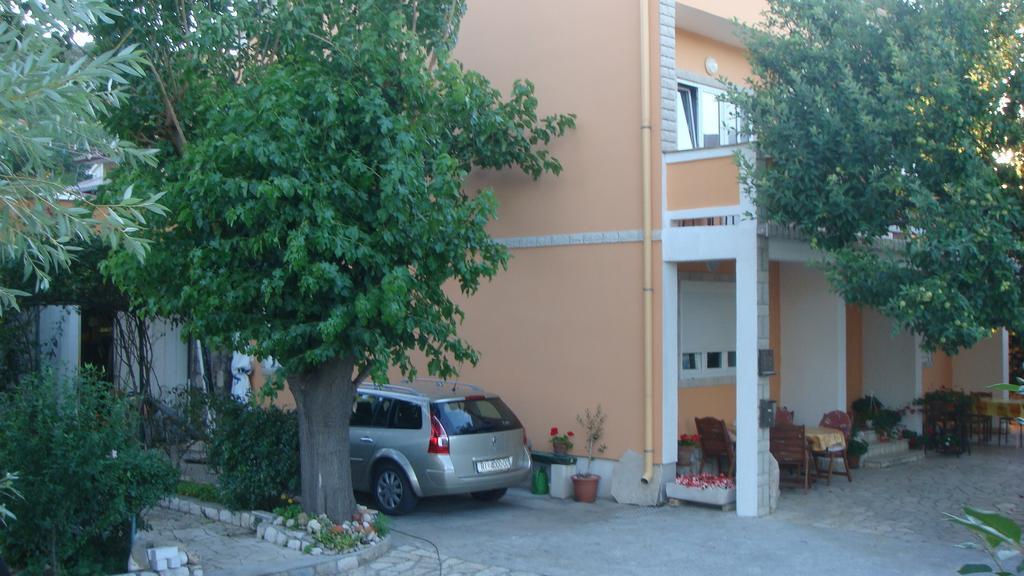 Apartments Valentino Supetarska Draga Eksteriør bilde