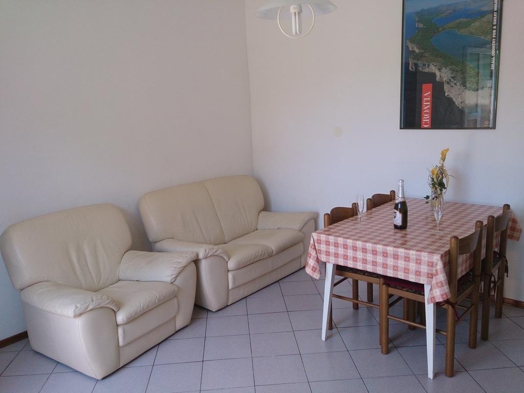 Apartments Valentino Supetarska Draga Rom bilde